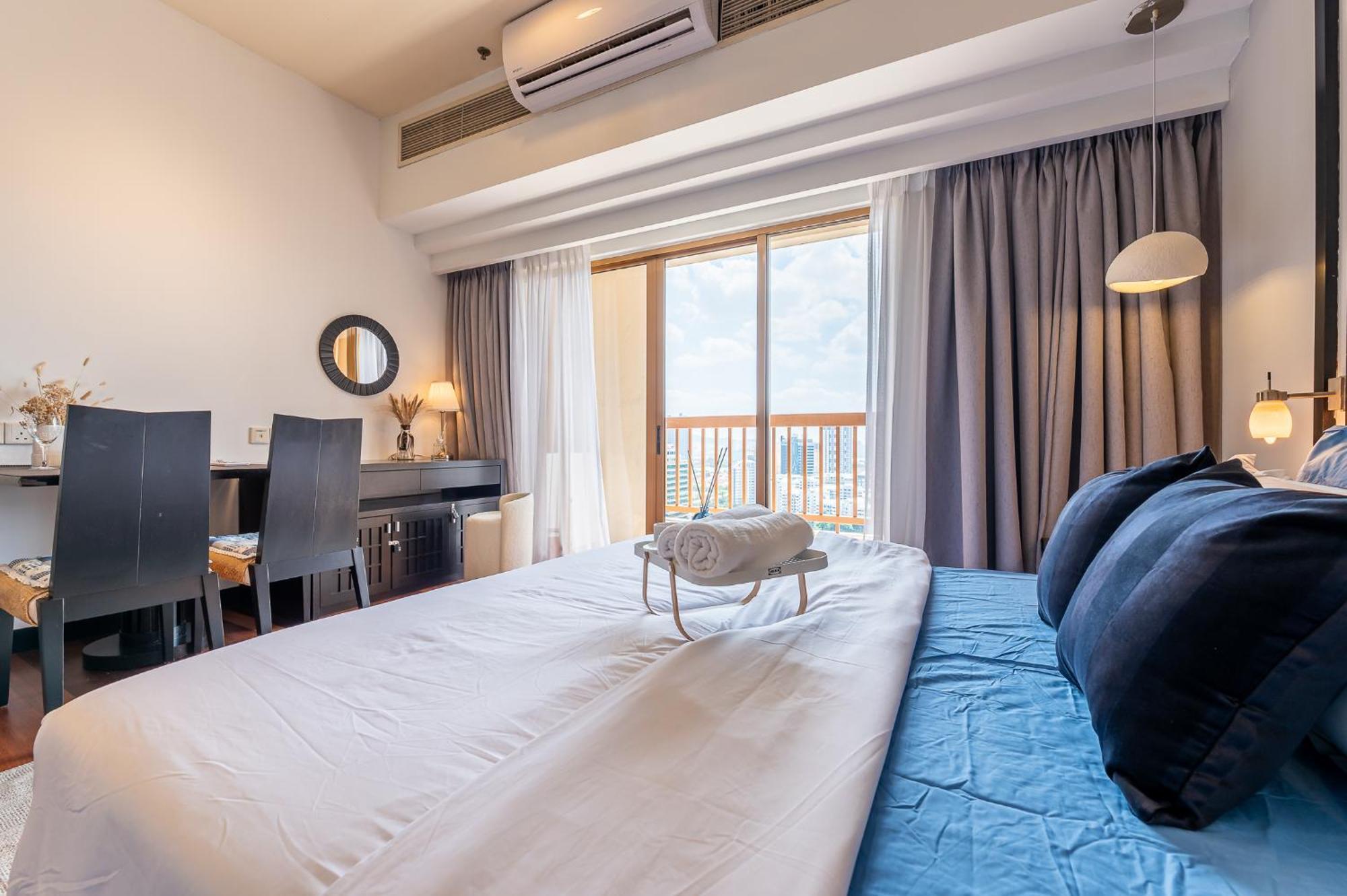 At Pyramid Tower By Gl Staycation Apartment